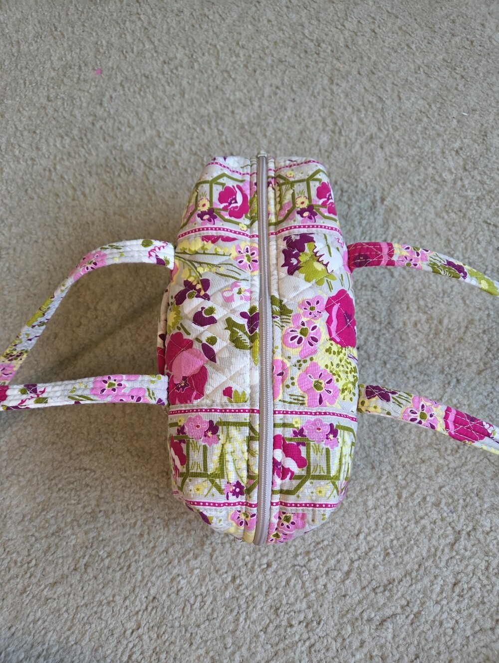 Vera Bradley 100 bag in the pattern "make me blush - Picture 4 of 10
